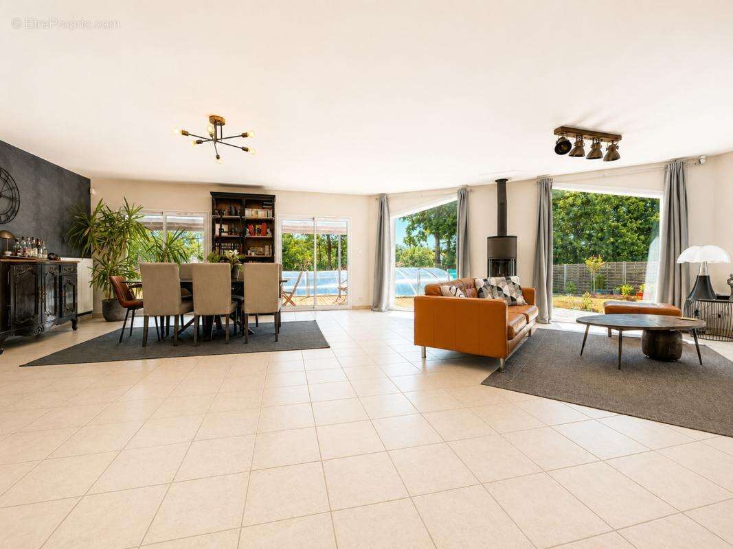 Maison 138 m² à Sainte-Foy  - photo 4