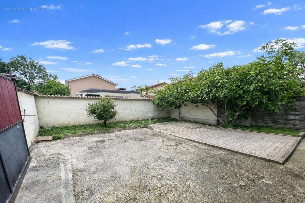 Maison 101 m² à Vaulx-En-Velin  - photo 10
