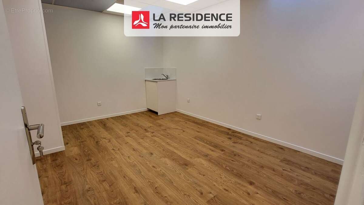 Commerce 130 m² à Plaisir  - photo 3
