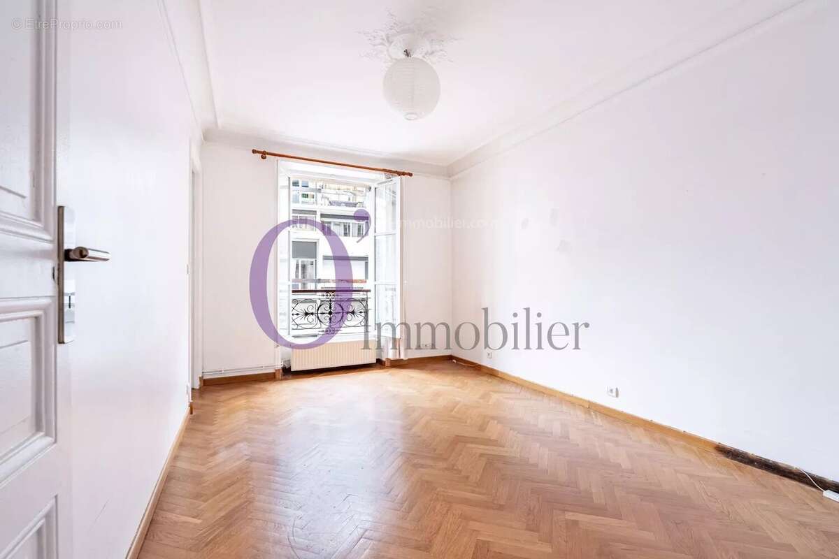 Appartement à PARIS-11E
