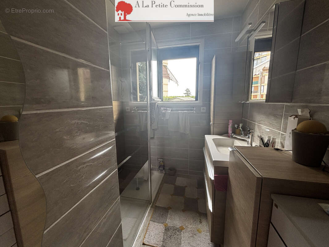 À vendre à Luisant   Une maison familiale aux beaux volumes ! - photo 10