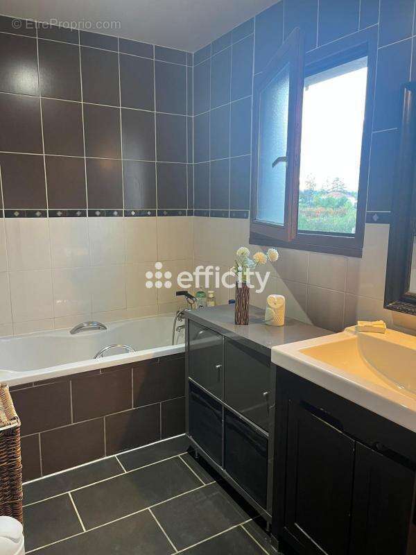 Maison à VAULX-EN-VELIN