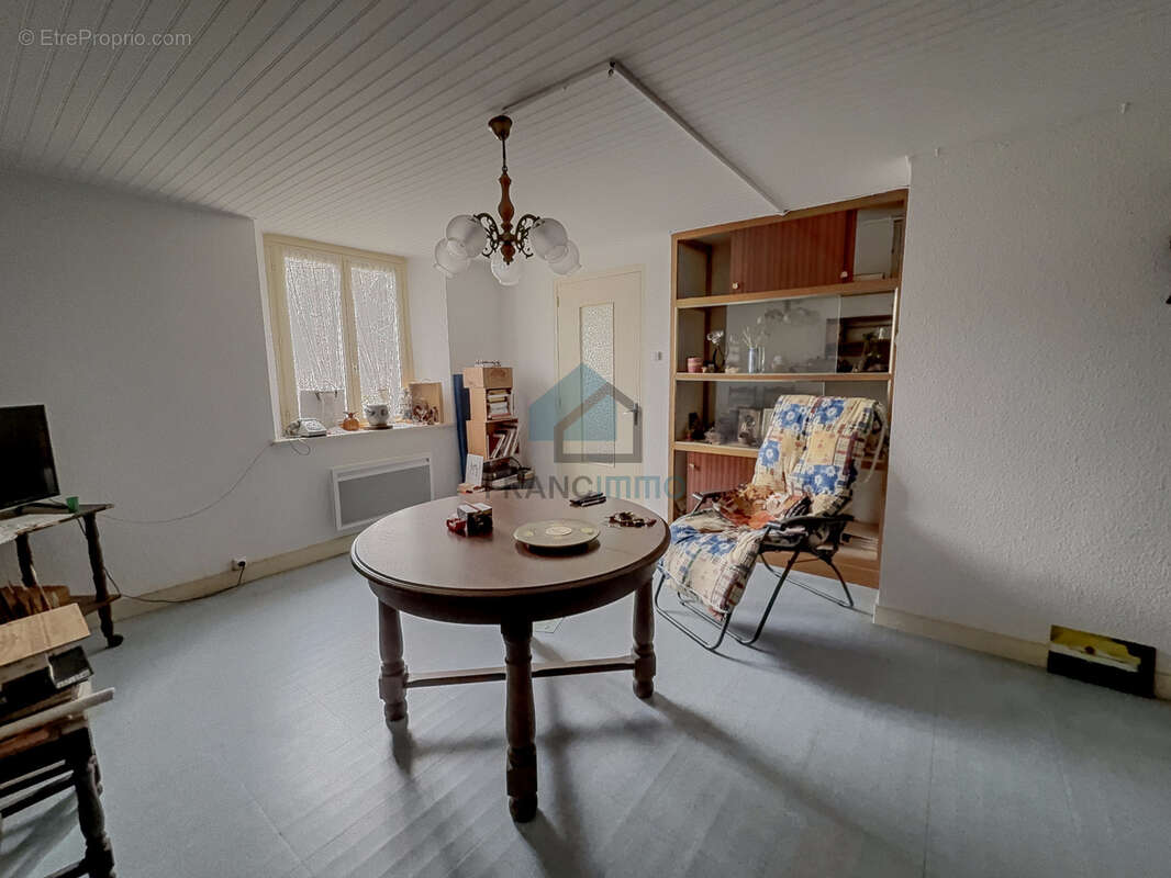 Maison à MONTECHEROUX