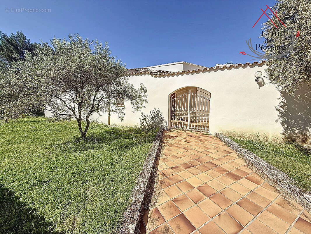 Maison à PERNES-LES-FONTAINES