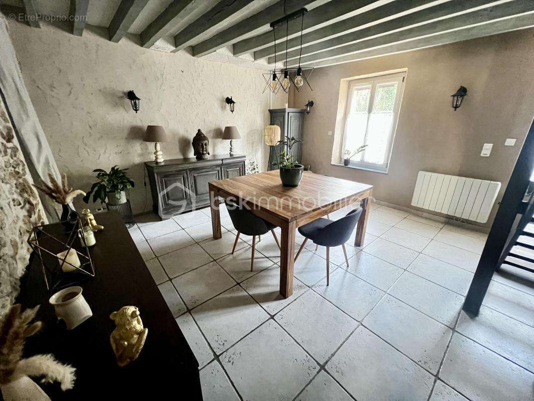 Maison à CRECY-LA-CHAPELLE