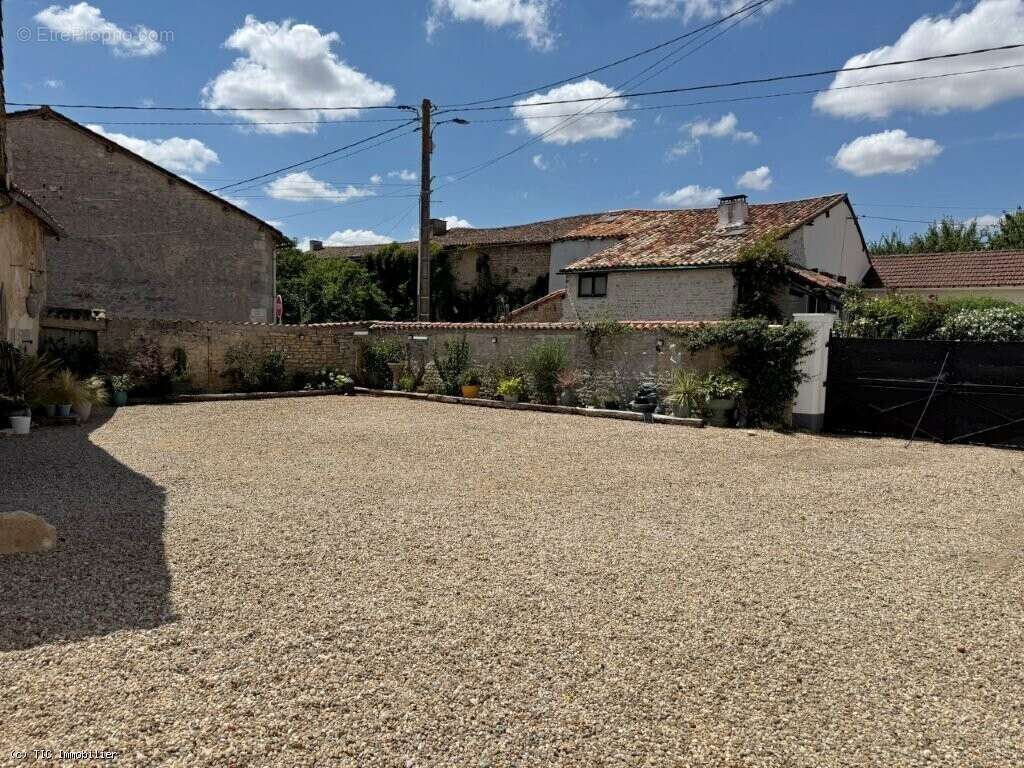Élégante Demeure De Caractère En Pierre Avec Prestations Haut De Gamme Et Potentiel D’accueil - photo 3