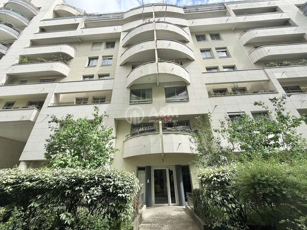 Appartement à COURBEVOIE