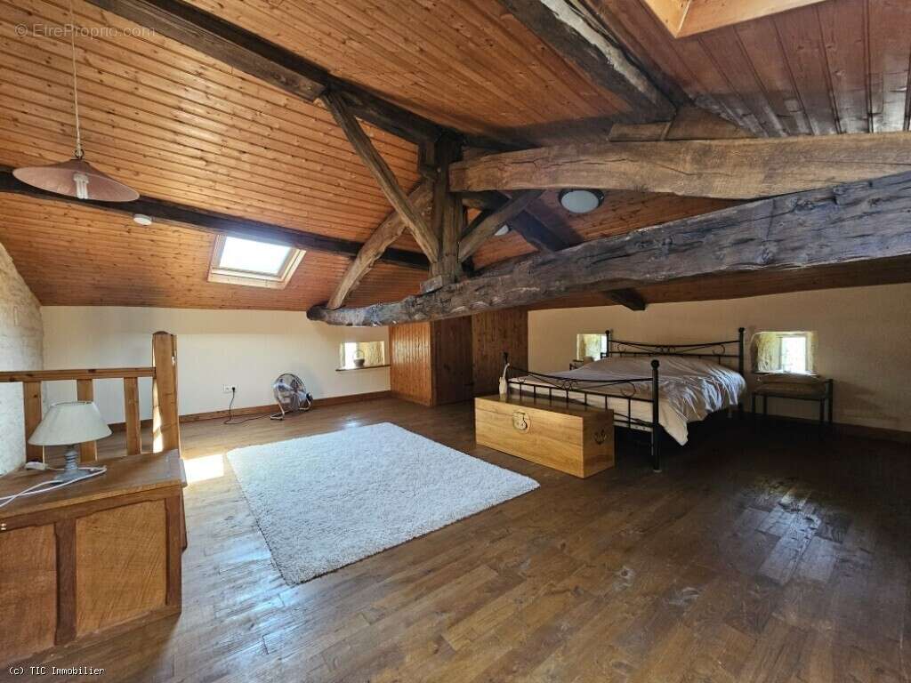 Maison à CHAMPAGNE-MOUTON