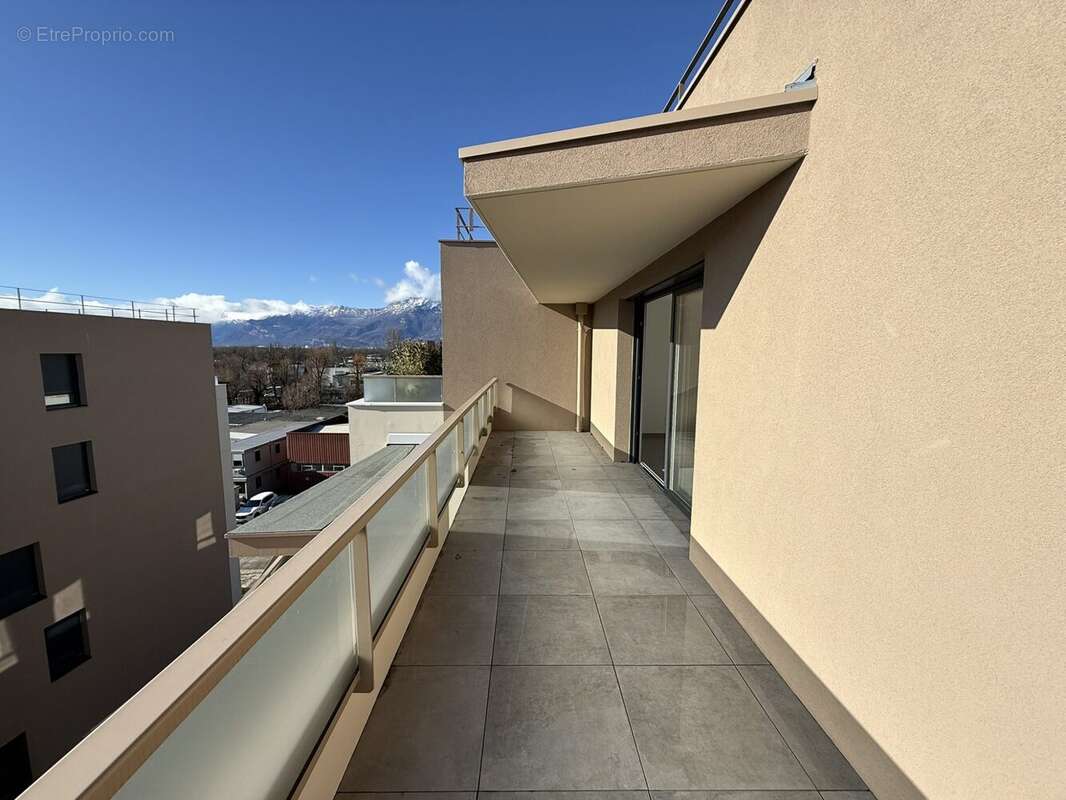 Appartement à MEYLAN