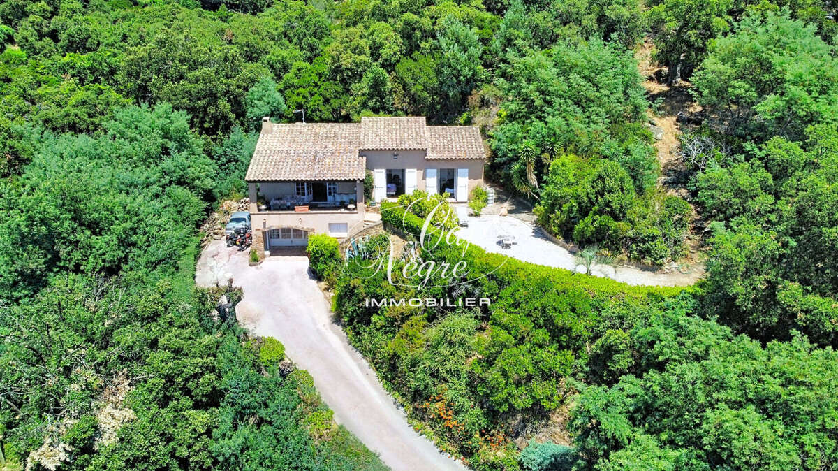 Villa provençale disposant d'une magnifique vue sur la mer - photo 15