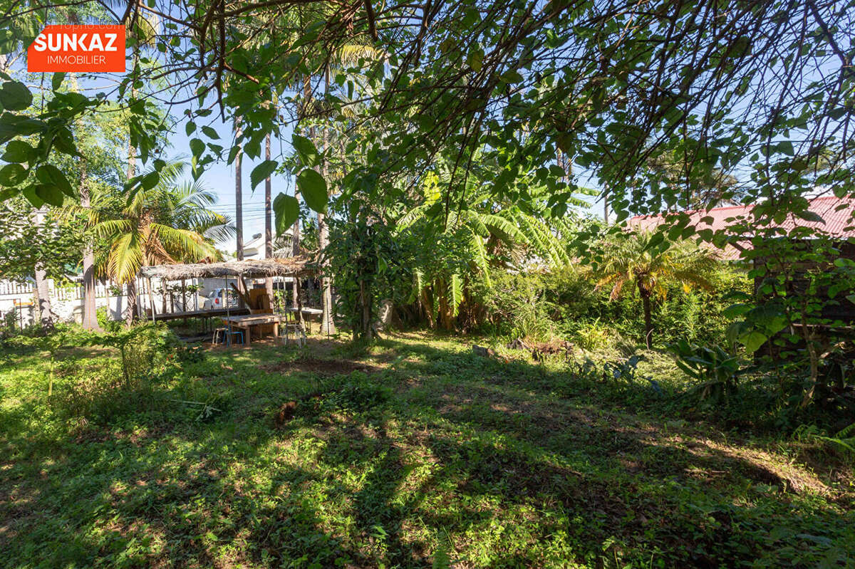 Terrain à LE TAMPON