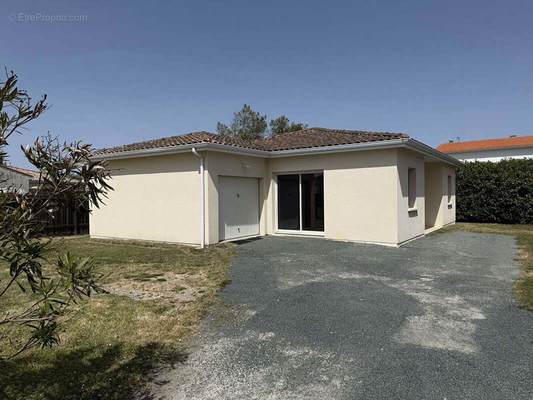 Maison à VAUX-SUR-MER