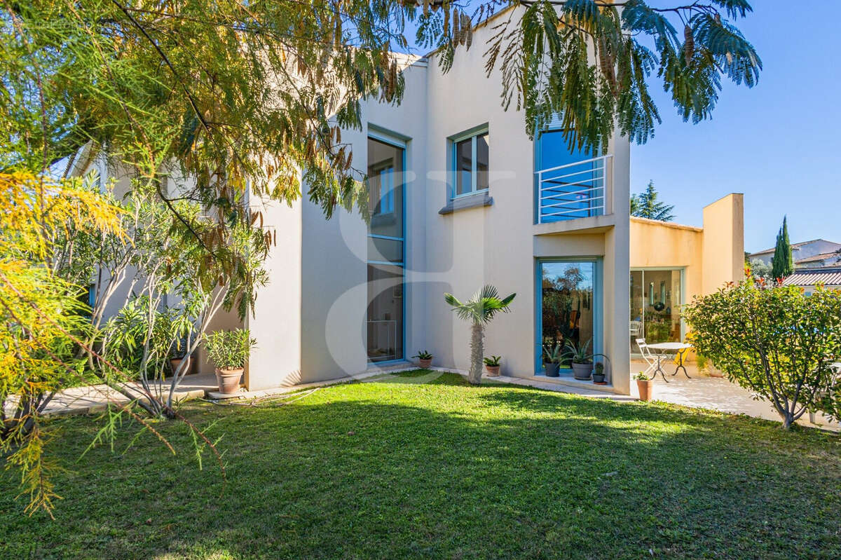 Maison à L&#039;ISLE-SUR-LA-SORGUE