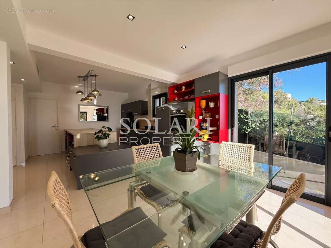 Maison à MANDELIEU-LA-NAPOULE