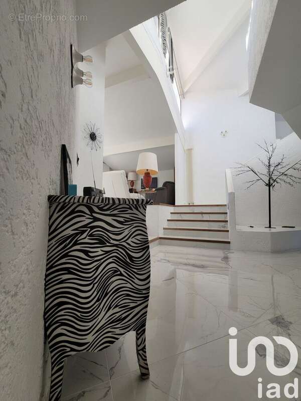 Maison 280 m² à Mazerolles  - photo 5