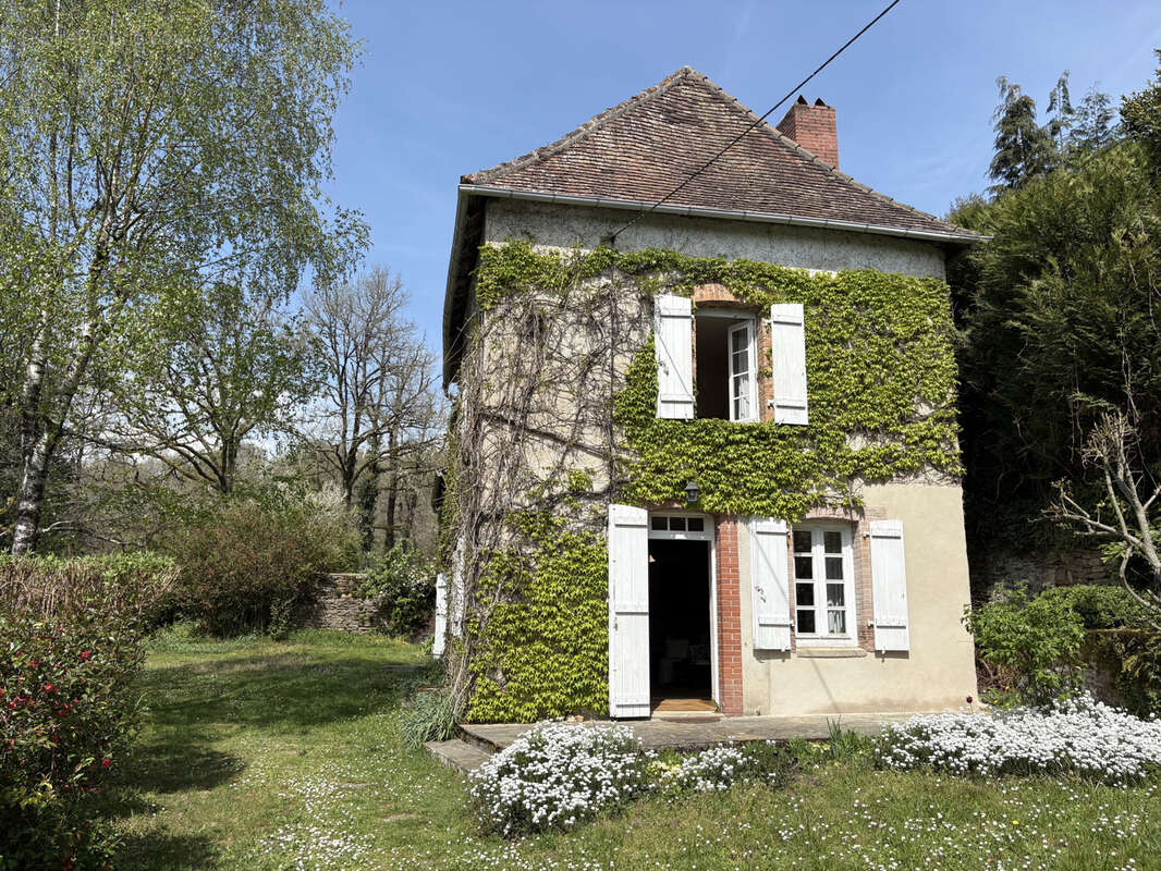 Maison à COUSSAC-BONNEVAL