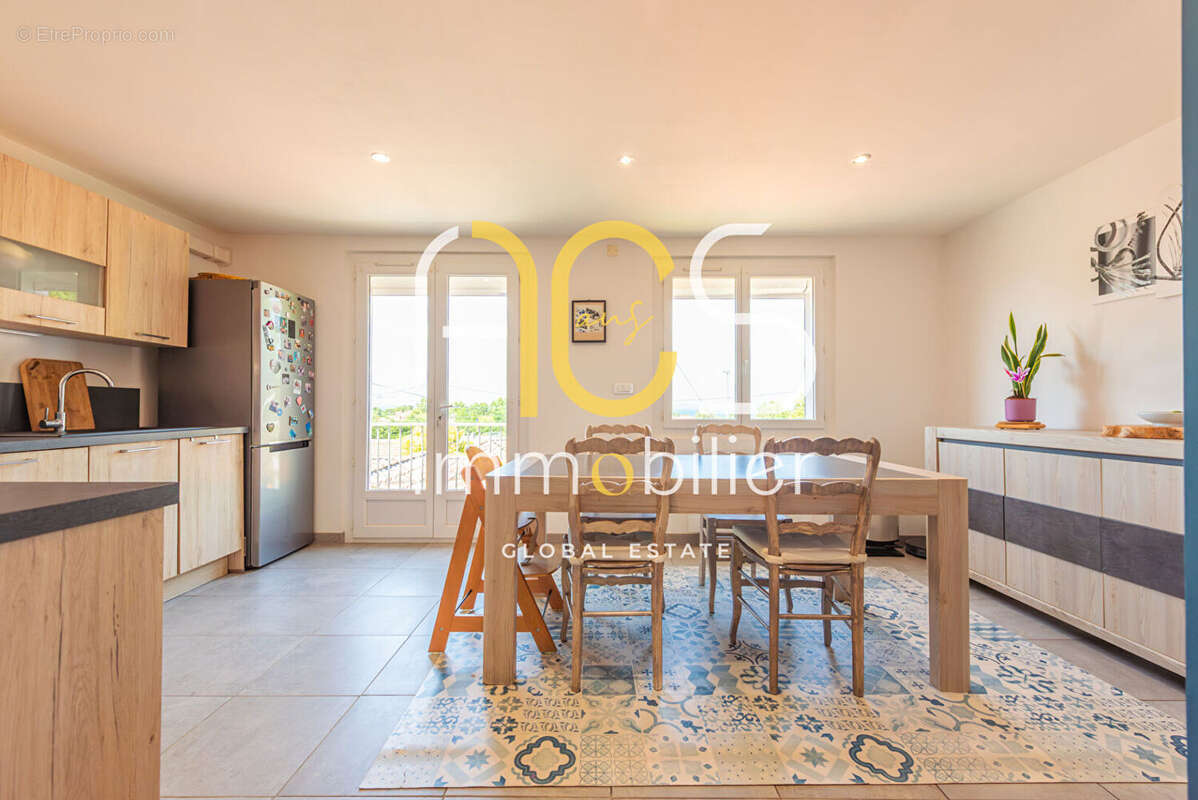 Appartement à CHATEAUNEUF-LES-MARTIGUES
