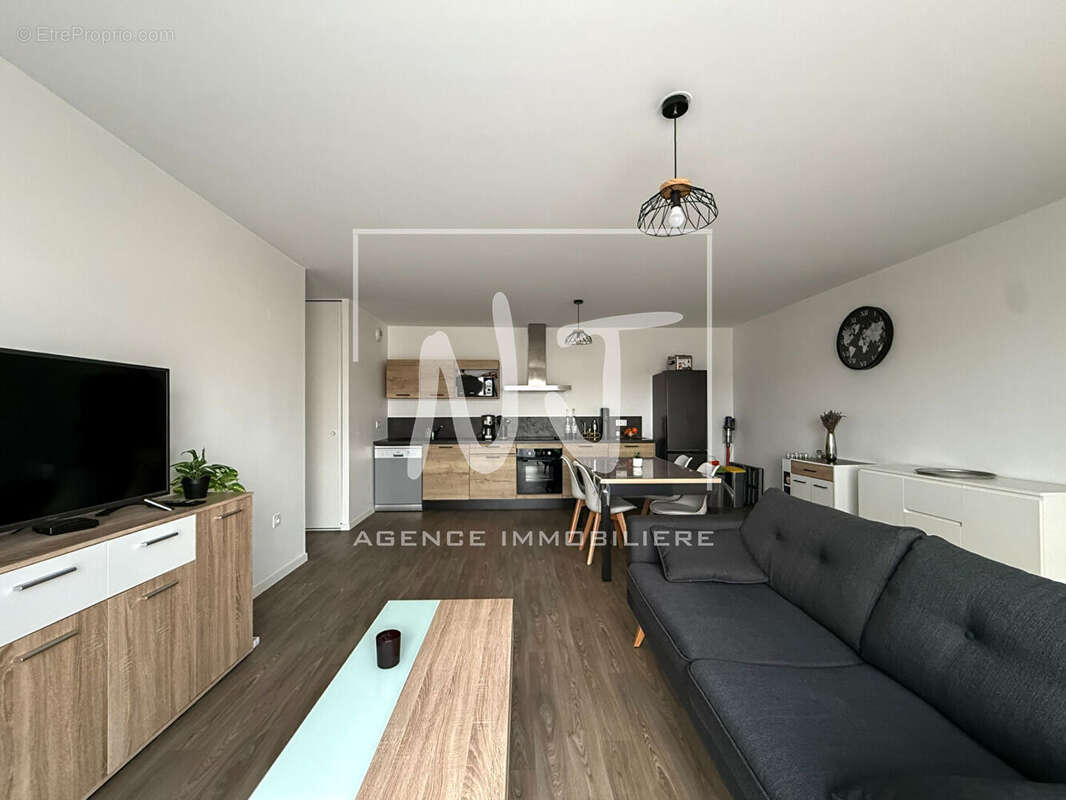 Appartement à LES PONTS-DE-CE