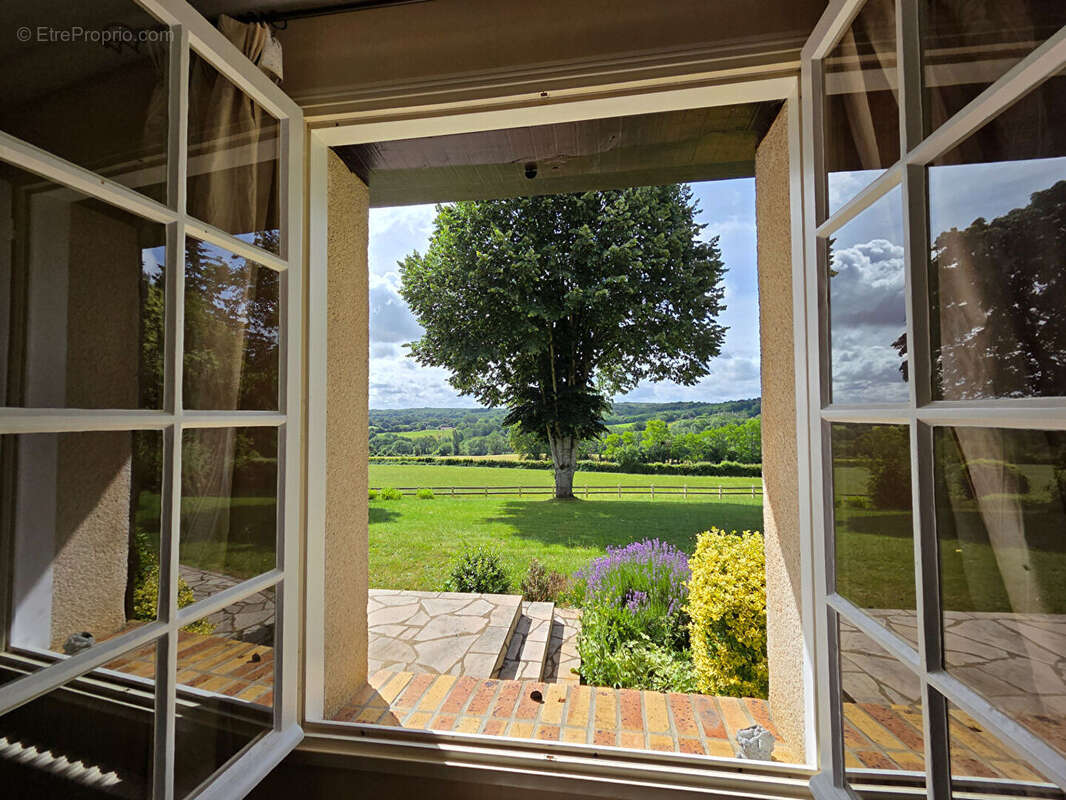 Belle maison familiale sur sous-sol total à Sainte-Sabine-sur-Longève - photo 5