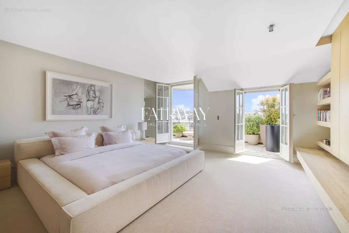 Appartement à PARIS-8E