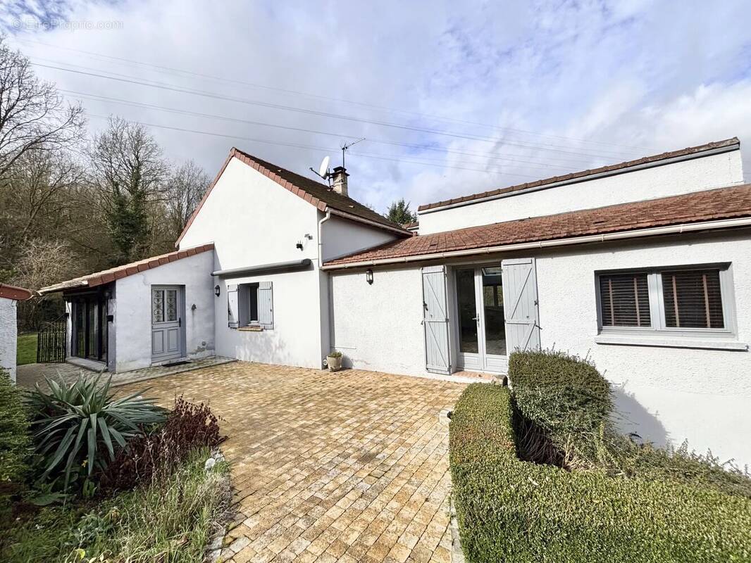 Maison à BONNIERES-SUR-SEINE