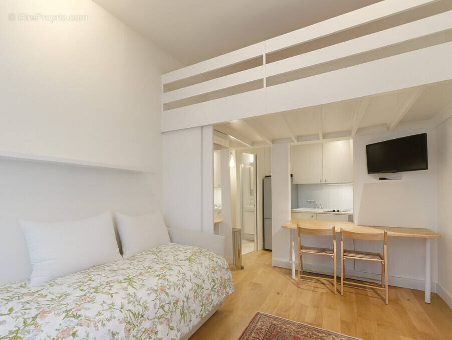 Appartement à PARIS-8E