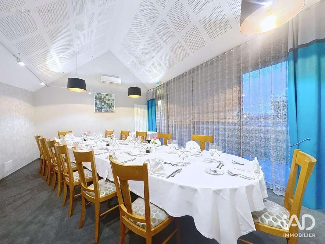 Photo 3 - Commerce à CARANTILLY