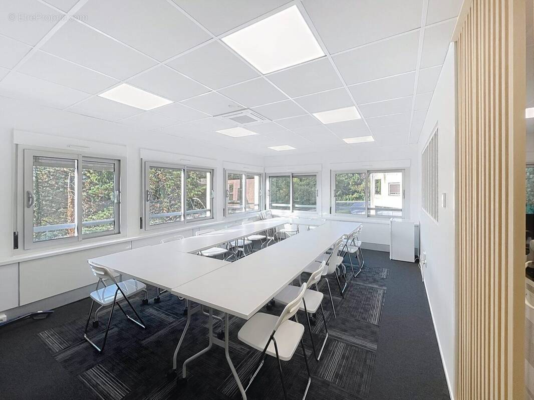 Commerce à MONTAGNY