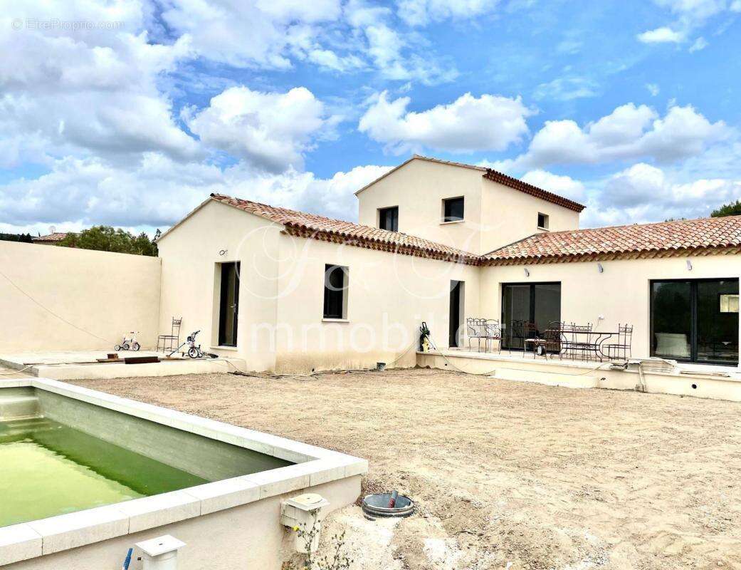 Maison à SAINT-SATURNIN-LES-APT
