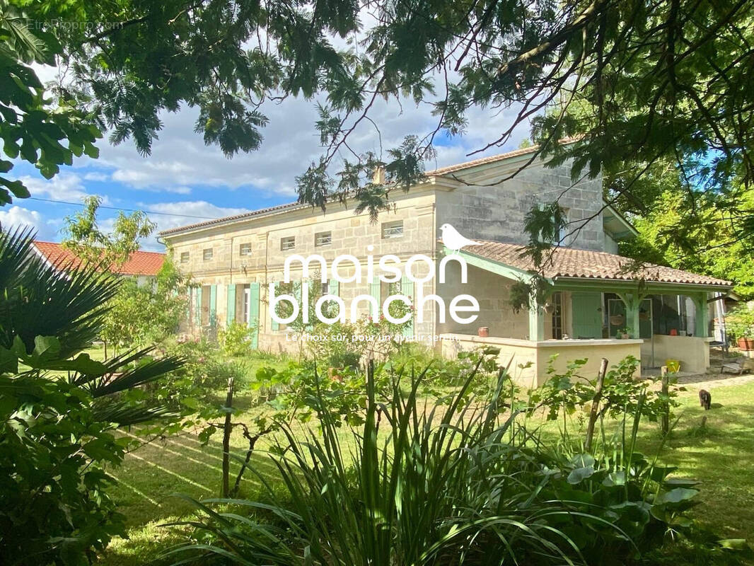 Maison à LES PEINTURES