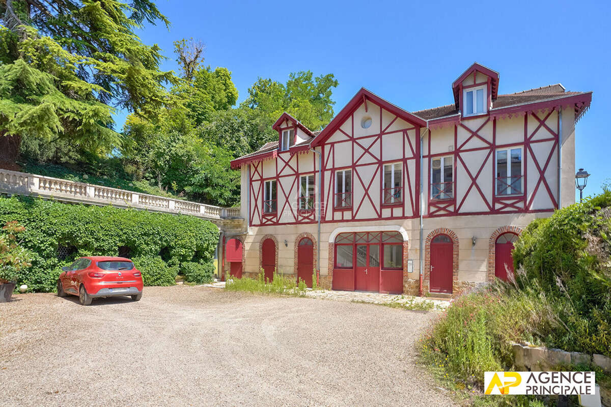 Maison à LE MESNIL-LE-ROI