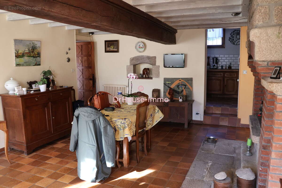 Maison à SAINT-LEGER-LA-MONTAGNE