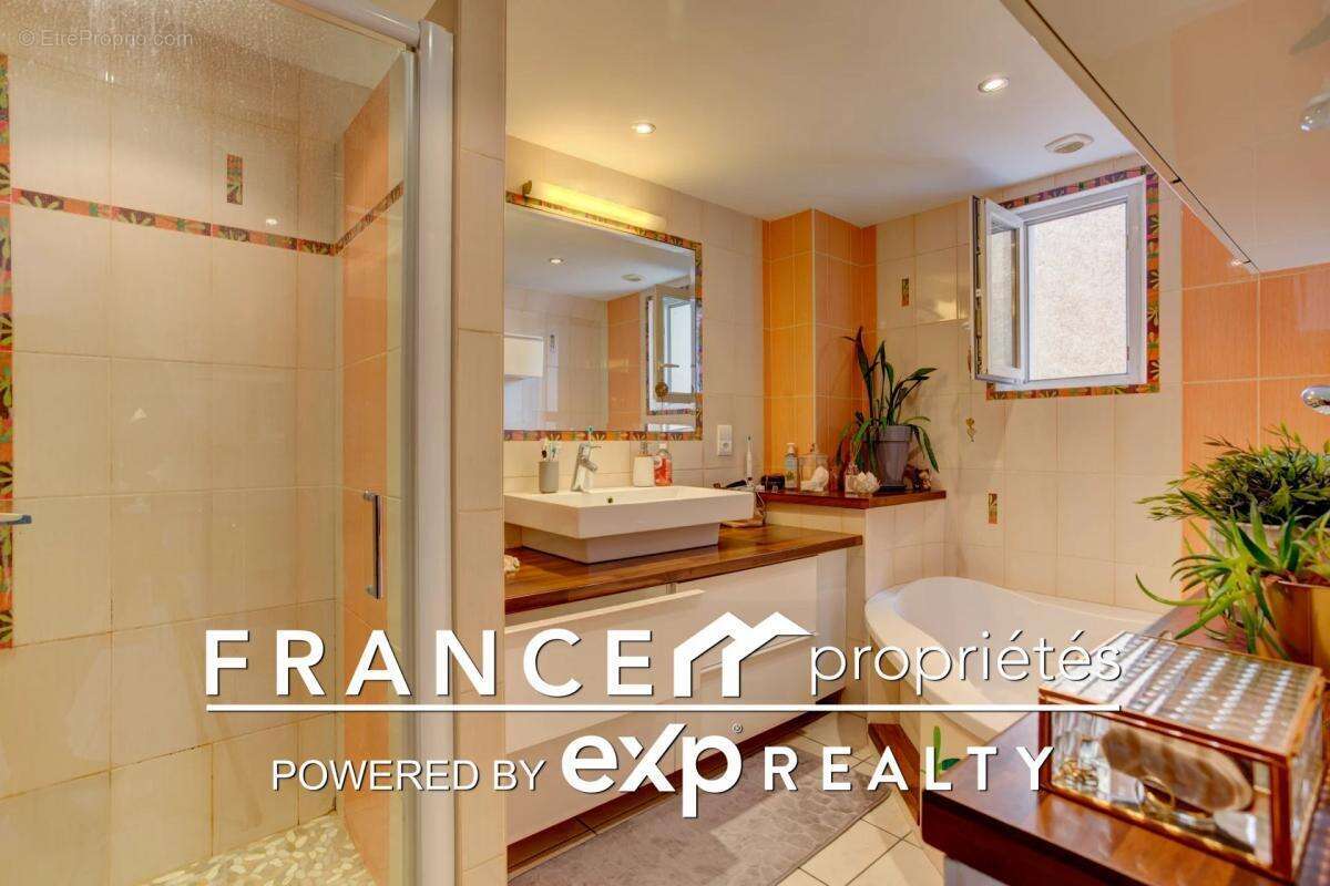 Appartement à CARBONNE