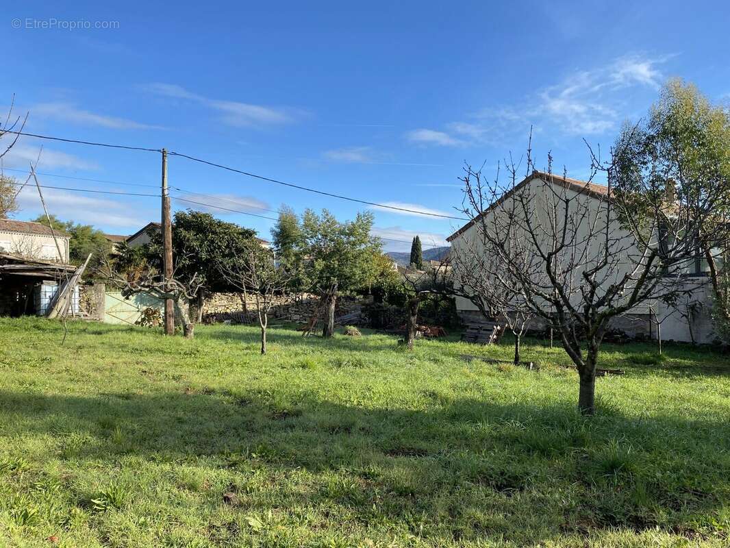 Terrain 724 m² à Saint-Privat  - photo 7