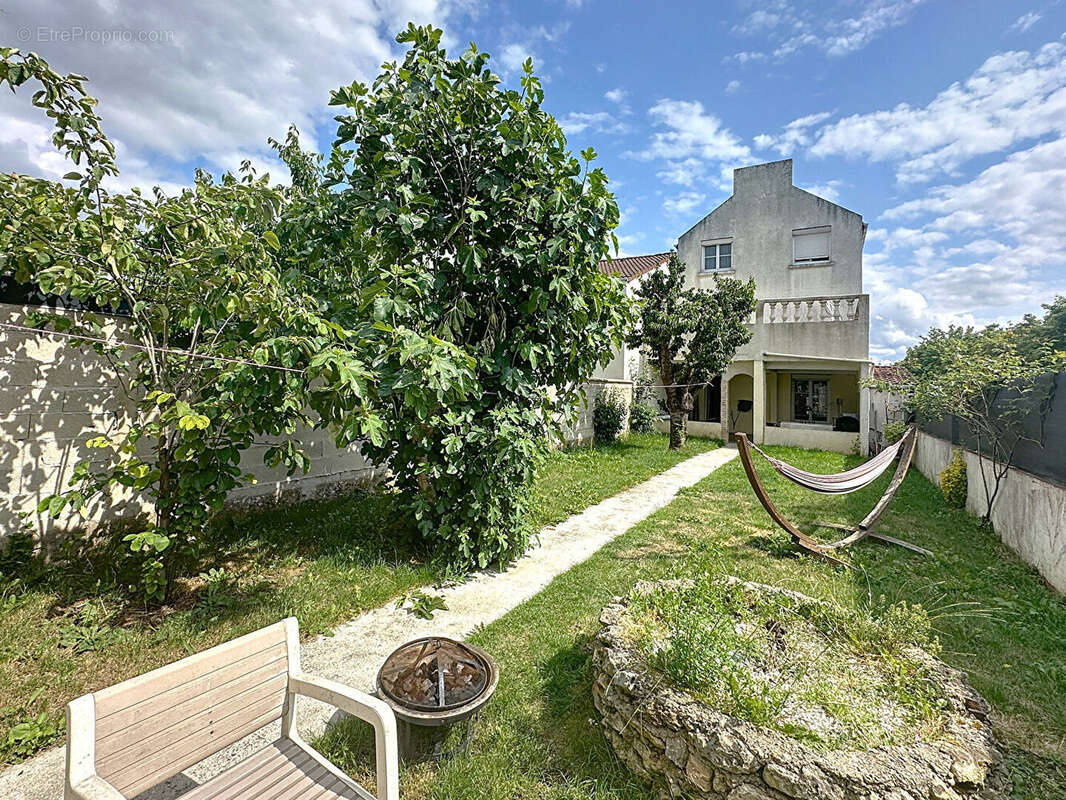 Maison à SAVIGNY-LE-TEMPLE