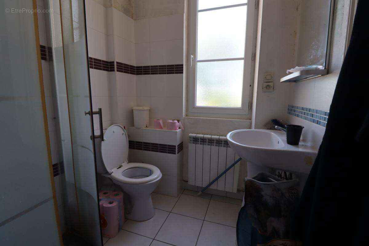 Charmante maison de caractère sur plus de 7000 m2 de terrain - photo 7