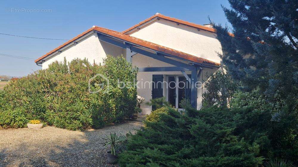 Maison plain pied - 4 chambres - veranda - grand garage - parc arbore - photo 2
