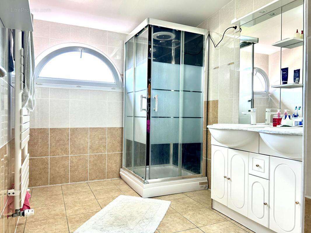 Maison à SAINT-LAURENT-DE-CHAMOUSSET