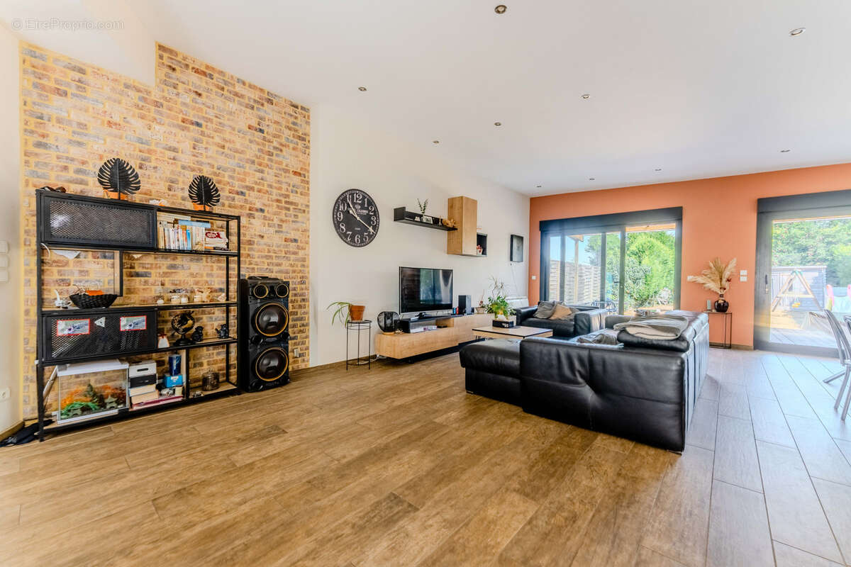 Plain pied familial avec grande piece de vie de 70m2 ! - photo 2