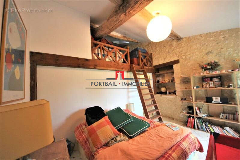 Maison 285 m² à Saint-Andre-De-Cubzac  - photo 4