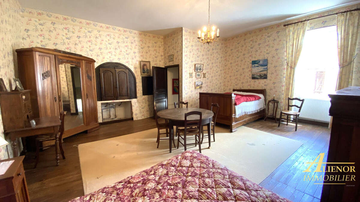 Maison de caractère en pierre avec dépendances- Saint-Pierre-de-Côle 24800 - photo 9