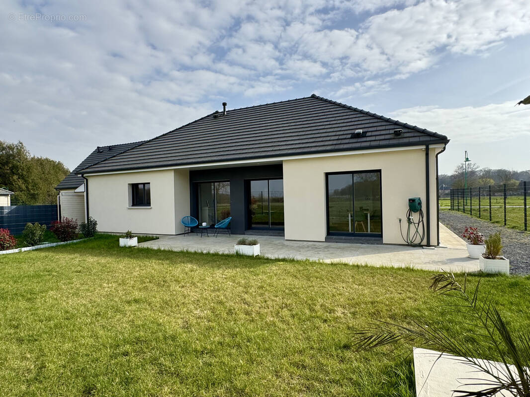 Maison à BRIQUEMESNIL-FLOXICOURT