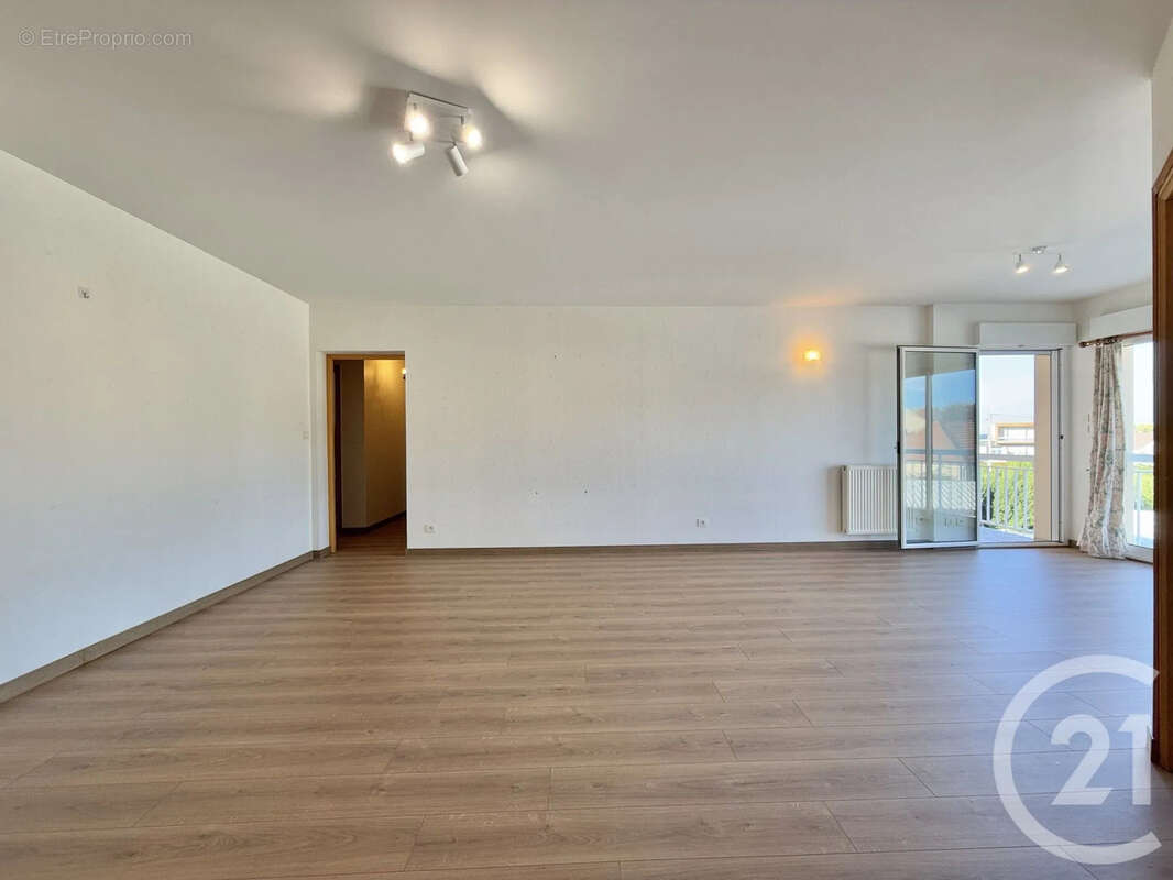 Appartement à YZEURE