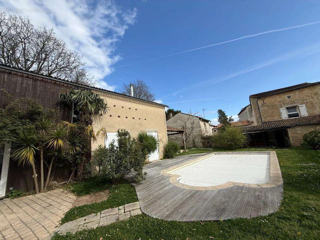 Maison à NEUVILLE-DE-POITOU