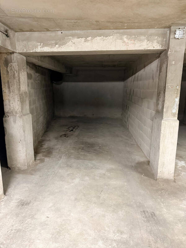 Parking à MARSEILLE-10E