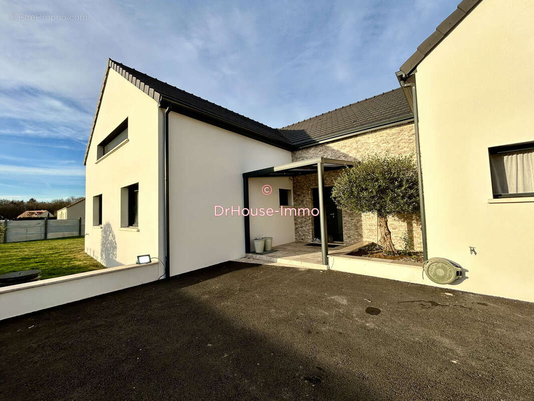 Maison à CHEVILLON-SUR-HUILLARD