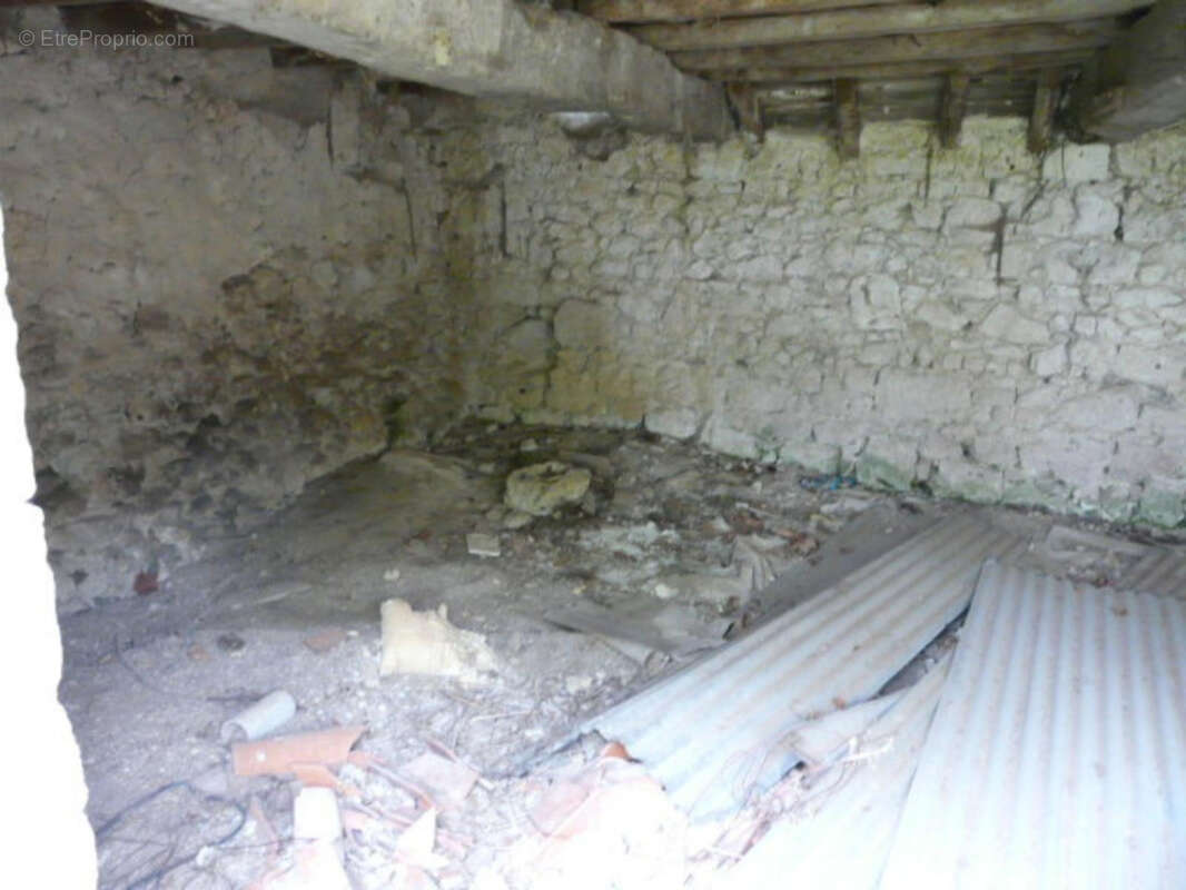 Maison de village a restaurer - photo 2
