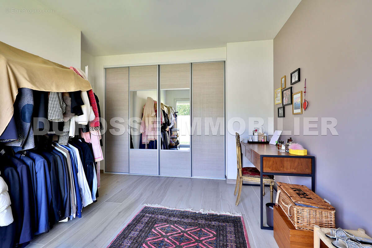 Maison à SAINT-GENIS-LAVAL