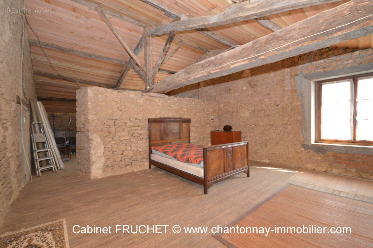 Maison à BAZOGES-EN-PAREDS