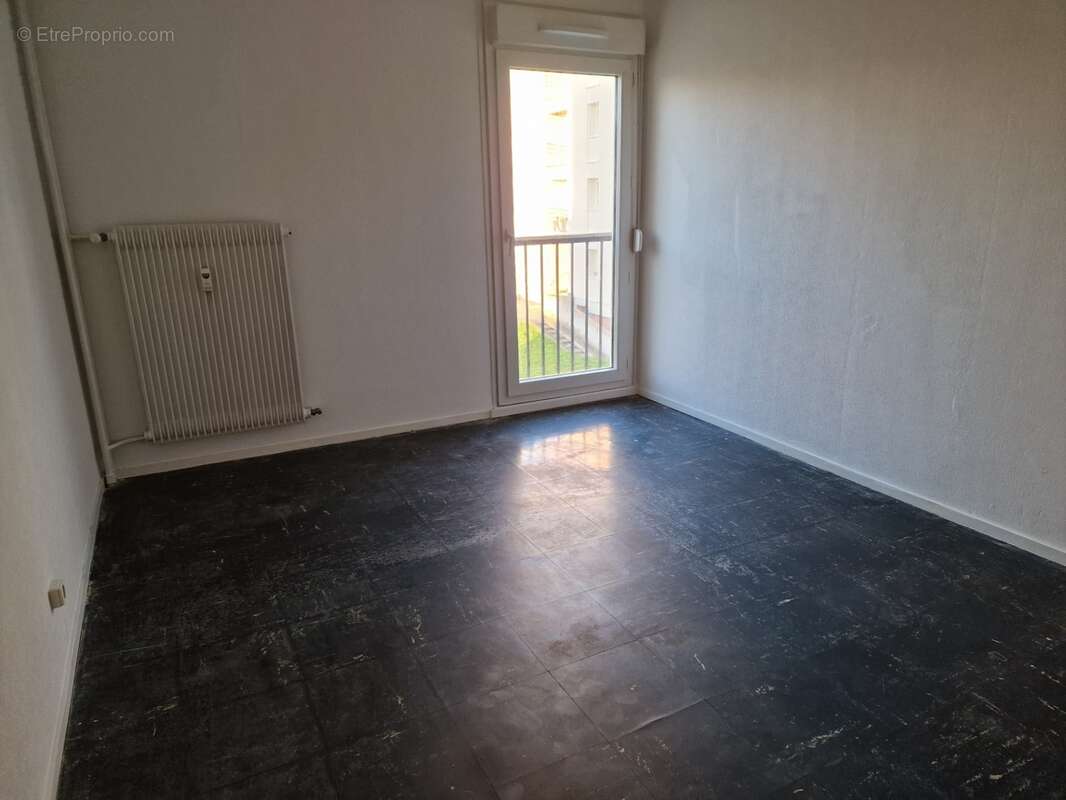 Dpt vosges (88), à vendre à vittel  bel appartement t3  avec balcon et 2 caves - photo 4